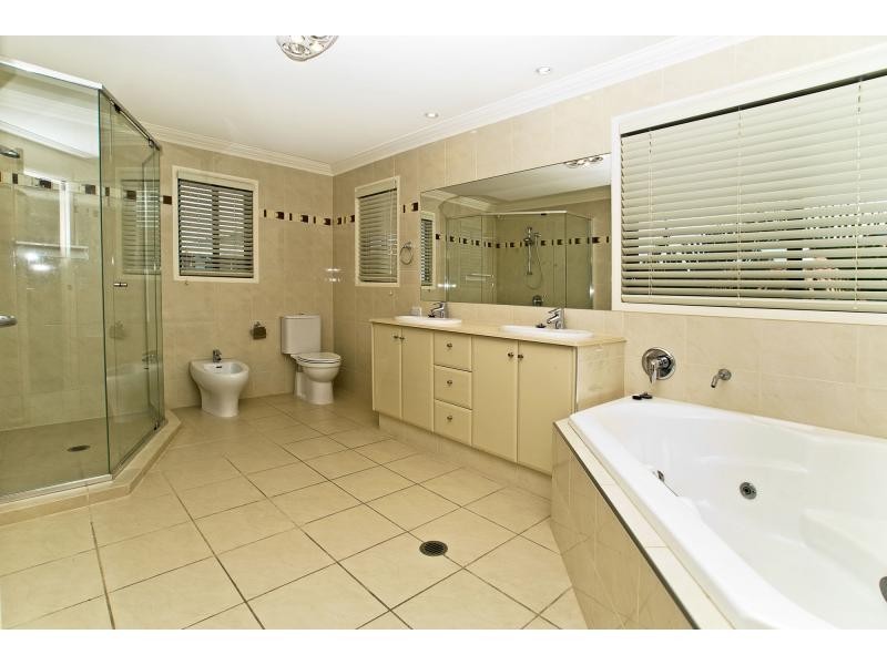 1 Viewridge Way, Molendinar QLD 4214