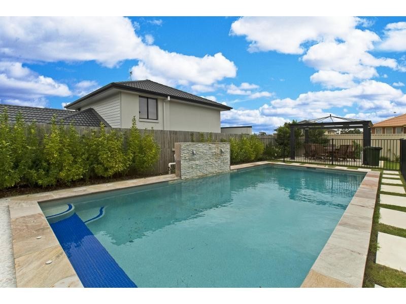 1 Viewridge Way, Molendinar QLD 4214