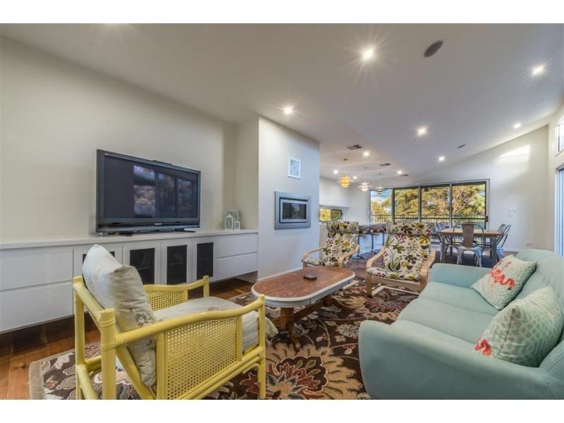 81 Magnetic Drive, Tamborine Mountain QLD 4272