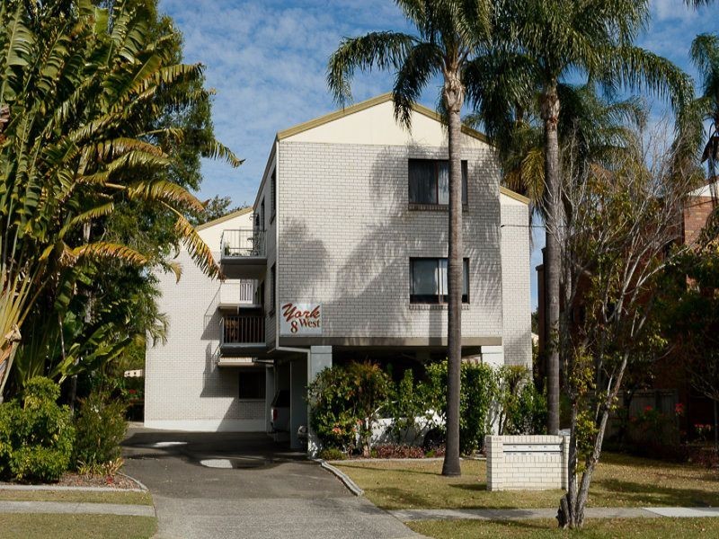 2/8 Baker Avenue, Labrador QLD 4215