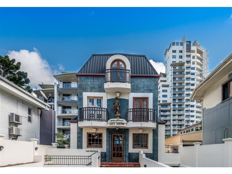 82 Ferny Avenue, Surfers Paradise QLD 4217