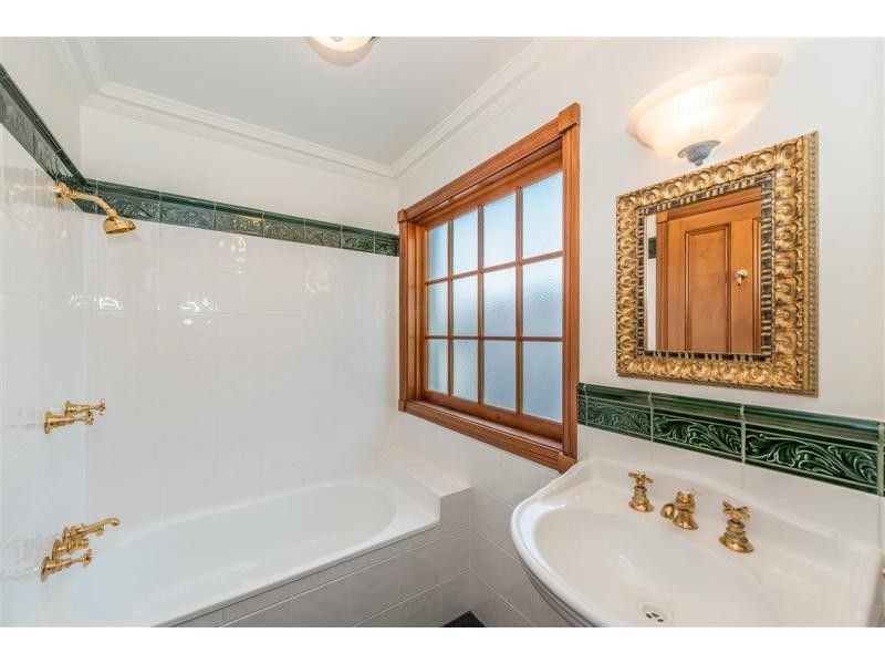 82 Ferny Avenue, Surfers Paradise QLD 4217