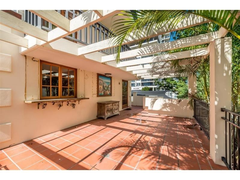 82 Ferny Avenue, Surfers Paradise QLD 4217