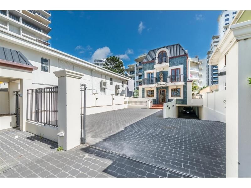 82 Ferny Avenue, Surfers Paradise QLD 4217