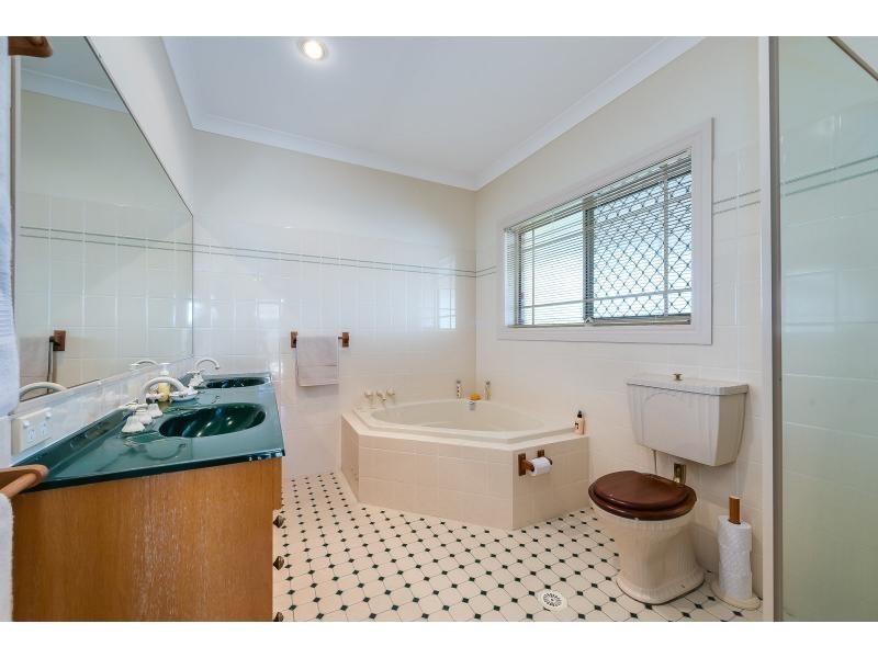 50 Anchorage Way, Runaway Bay QLD 4216