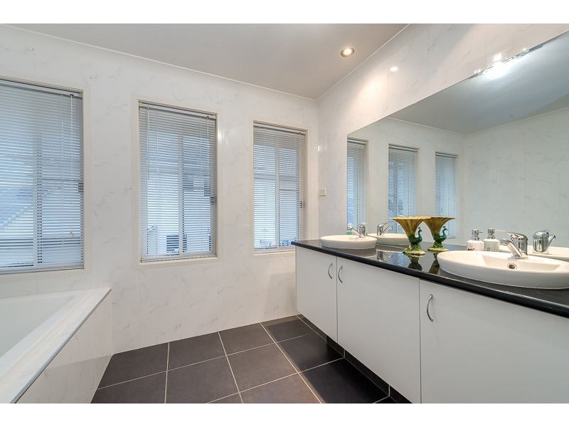 16 Slipstream Road, Coomera Waters QLD 4209