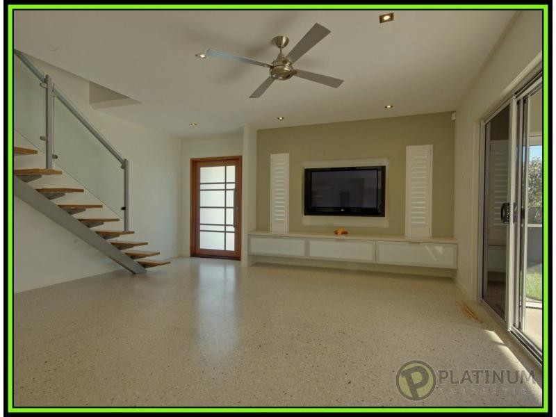 1/31 Imperial Parade, Labrador QLD 4215