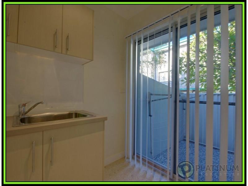 1/31 Imperial Parade, Labrador QLD 4215