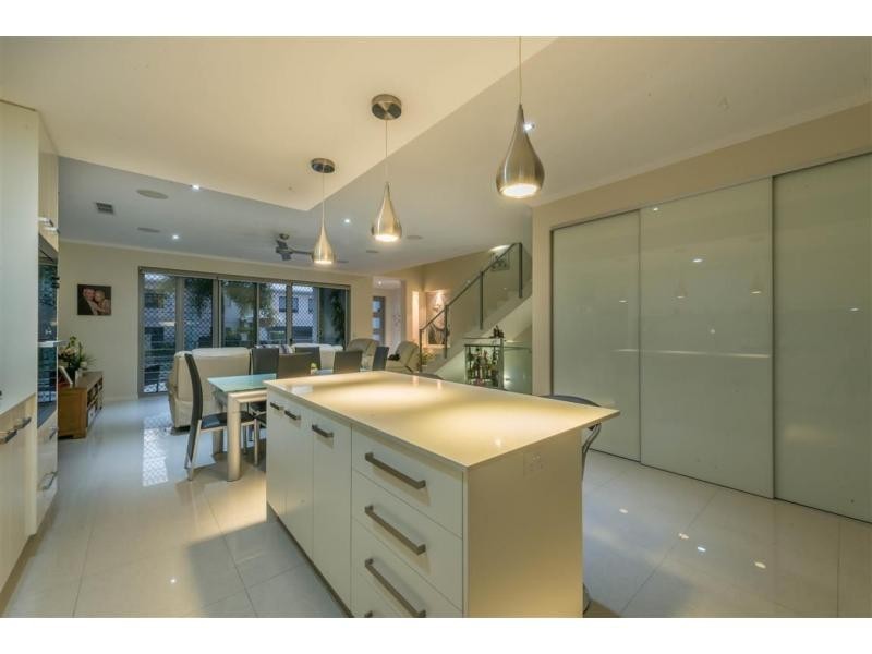 4/114 The Esplanade, Paradise Point QLD 4216