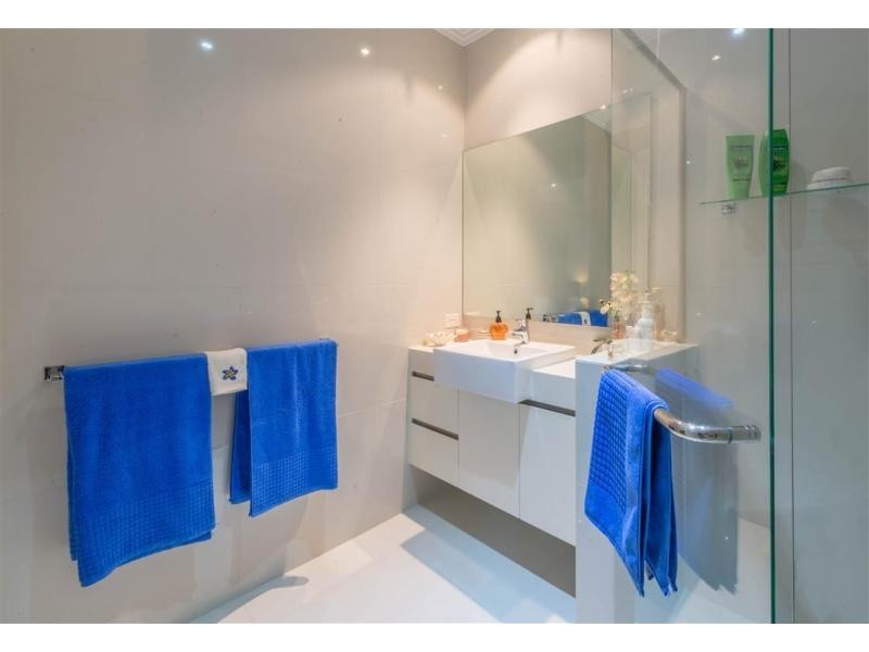 4/114 The Esplanade, Paradise Point QLD 4216