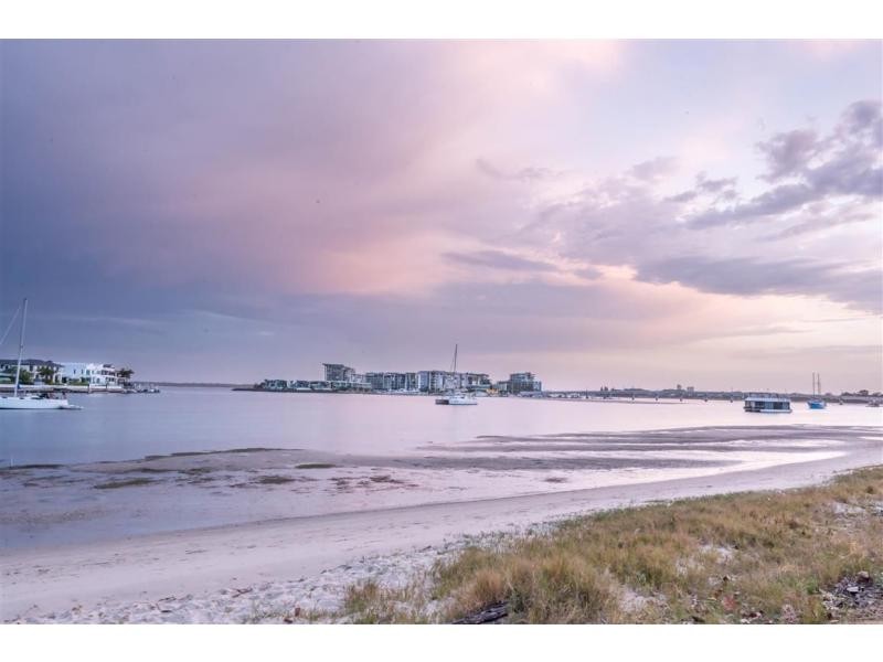 4/114 The Esplanade, Paradise Point QLD 4216