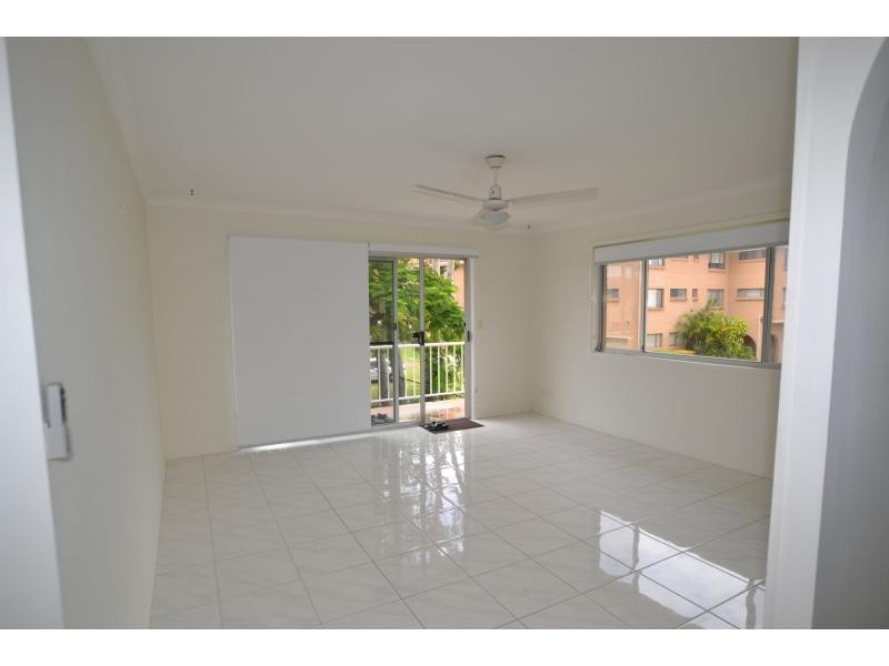 2/6 Vernia Place, Biggera Waters QLD 4216