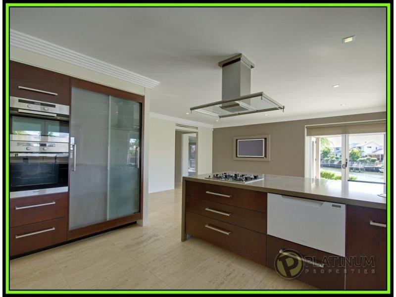 1 Sundance Way, Runaway Bay QLD 4216