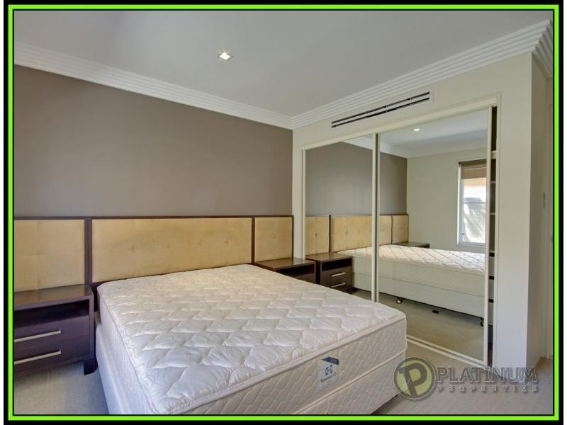 1 Sundance Way, Runaway Bay QLD 4216