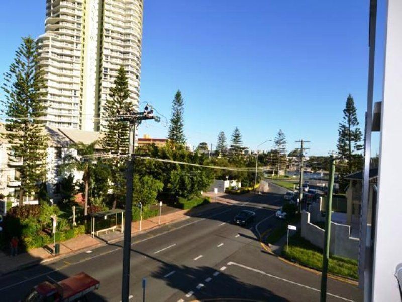 10/12 Bayview Street, Runaway Bay QLD 4216