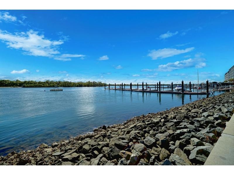 4/15 The Esplanade  West, Paradise Point QLD 4216