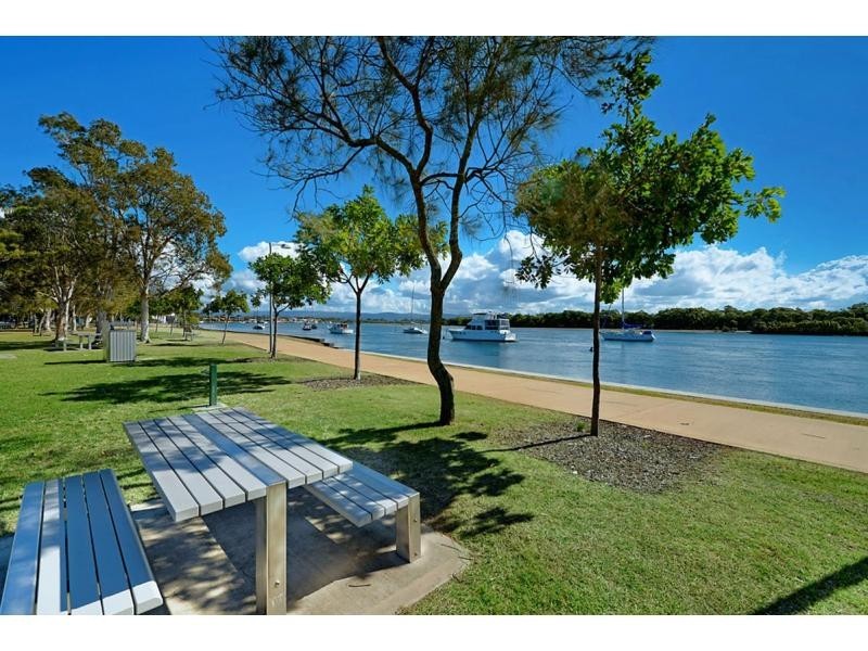 4/15 The Esplanade  West, Paradise Point QLD 4216