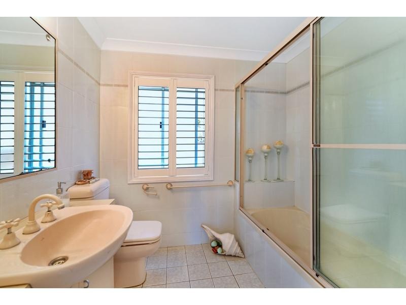 4/15 The Esplanade  West, Paradise Point QLD 4216