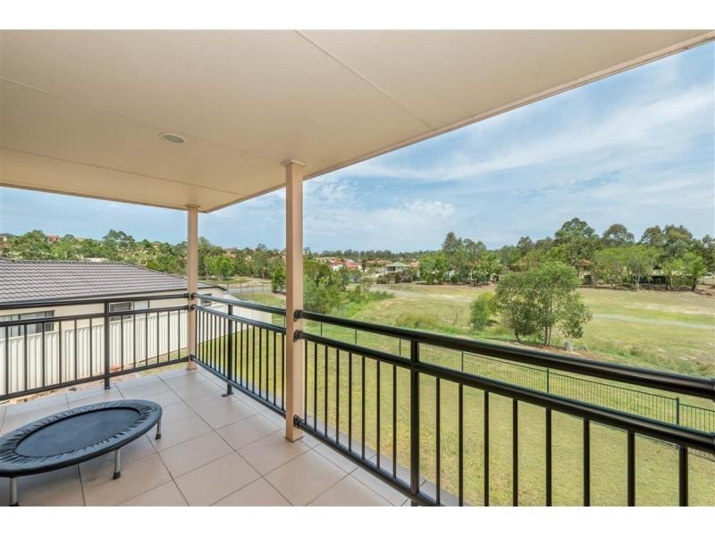 32 Golden Bear Drive, Arundel QLD 4214