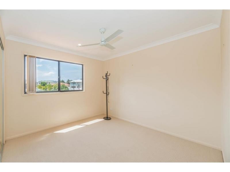 32 Golden Bear Drive, Arundel QLD 4214
