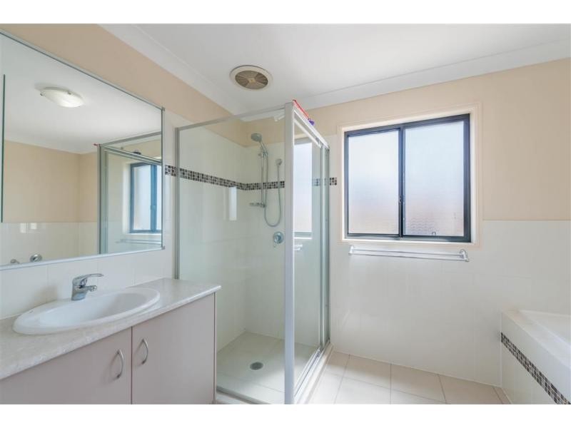 32 Golden Bear Drive, Arundel QLD 4214