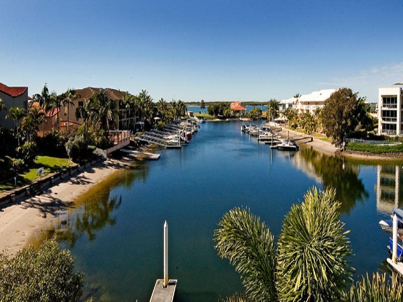 8/89 Bayview Street, Runaway Bay QLD 4216
