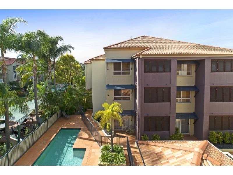 8/89 Bayview Street, Runaway Bay QLD 4216