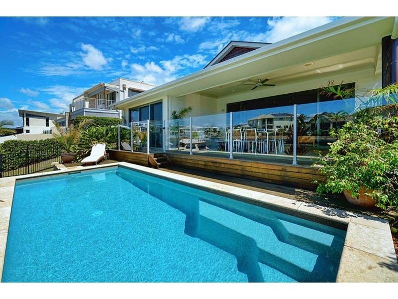 53 Compass Drive, Biggera Waters QLD 4216