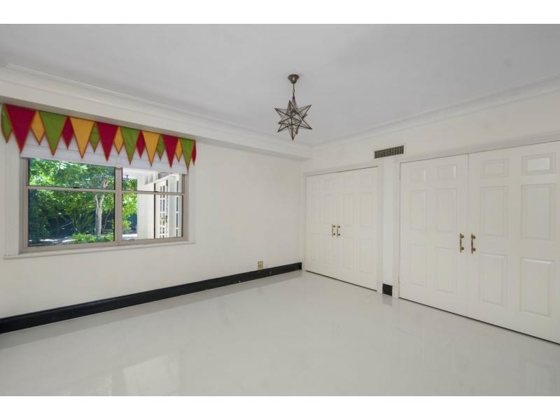 71 Marbella Drive, Benowa QLD 4217