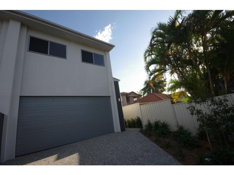 1/10 Vaggelas Crescent, Biggera Waters QLD 4216