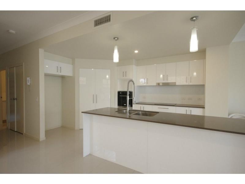 1/10 Vaggelas Crescent, Biggera Waters QLD 4216