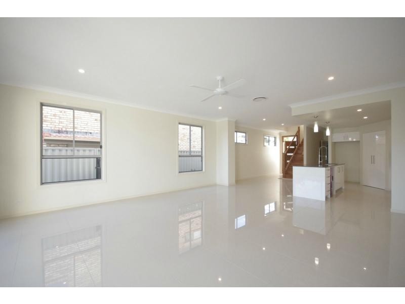 1/10 Vaggelas Crescent, Biggera Waters QLD 4216