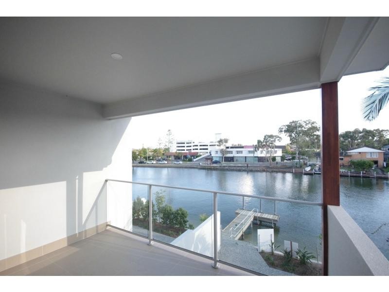 1/10 Vaggelas Crescent, Biggera Waters QLD 4216