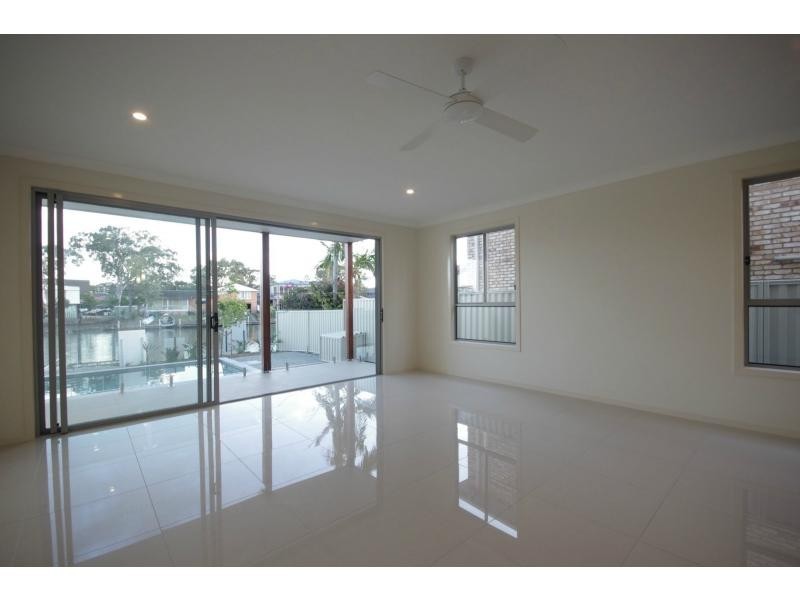 1/10 Vaggelas Crescent, Biggera Waters QLD 4216