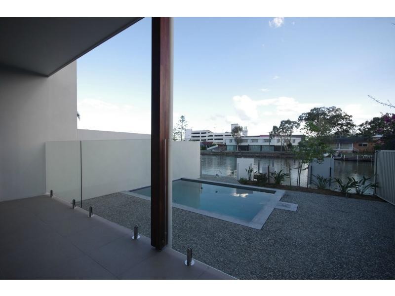 1/10 Vaggelas Crescent, Biggera Waters QLD 4216