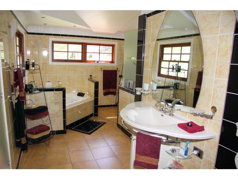 426 Guanaba Creek Road, Guanaba QLD 4210