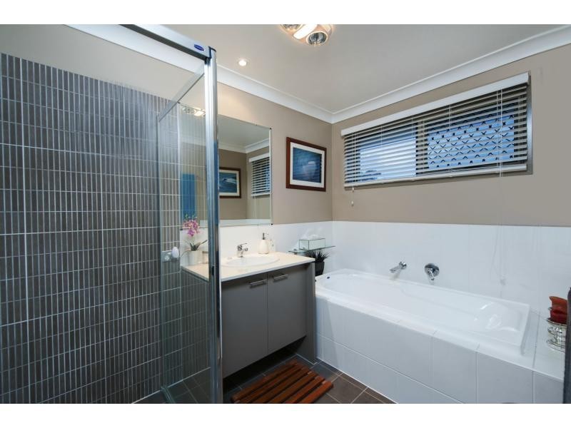 25 Costa Del Sol Avenue, Coombabah QLD 4216