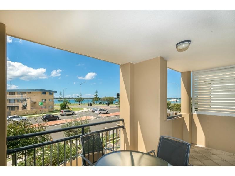 215/392 Marine Parade, Labrador QLD 4215
