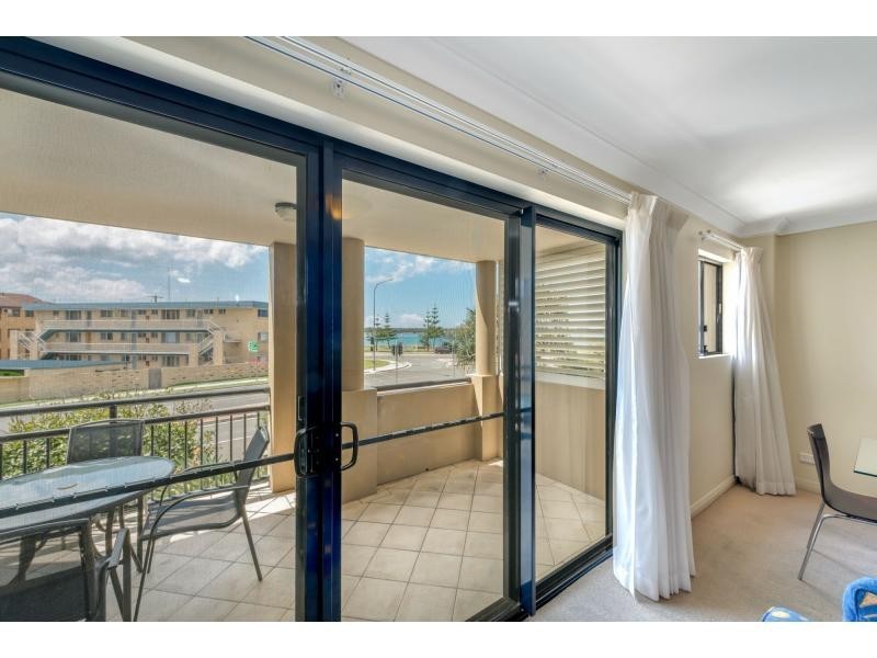 215/392 Marine Parade, Labrador QLD 4215