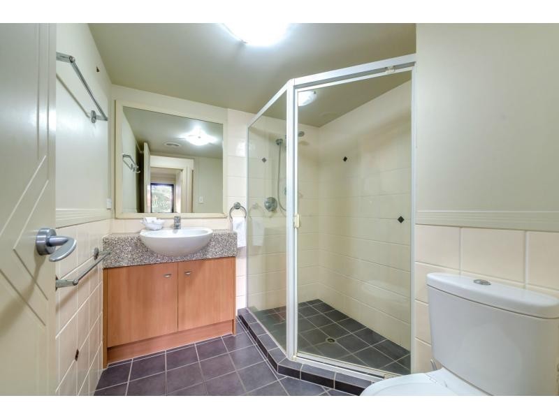 215/392 Marine Parade, Labrador QLD 4215