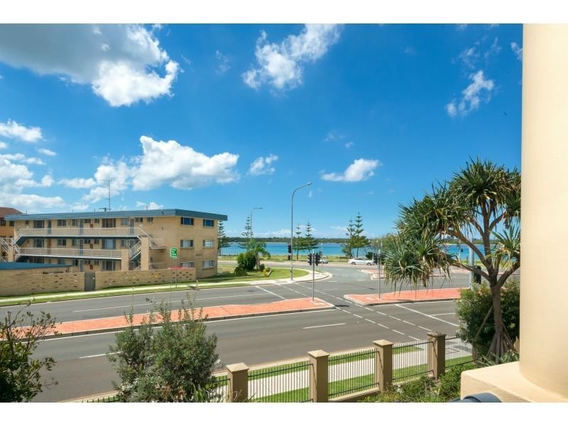 215/392 Marine Parade, Labrador QLD 4215