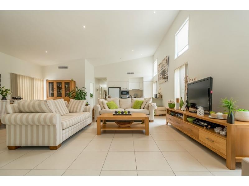 203/1 Halcyon Way, Hope Island QLD 4212