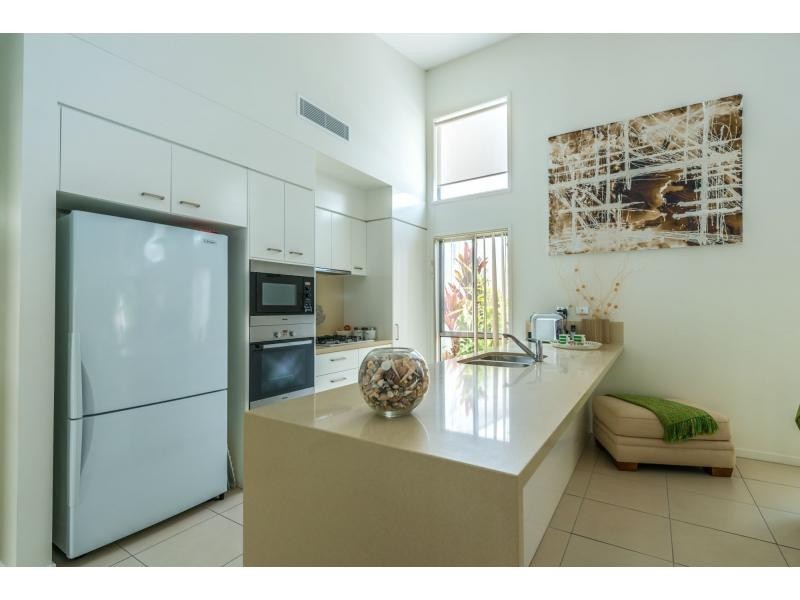 203/1 Halcyon Way, Hope Island QLD 4212