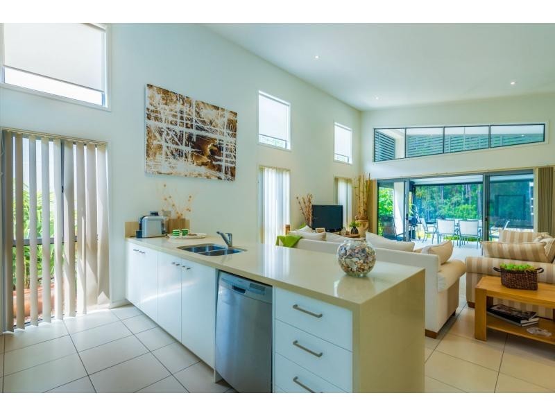 203/1 Halcyon Way, Hope Island QLD 4212
