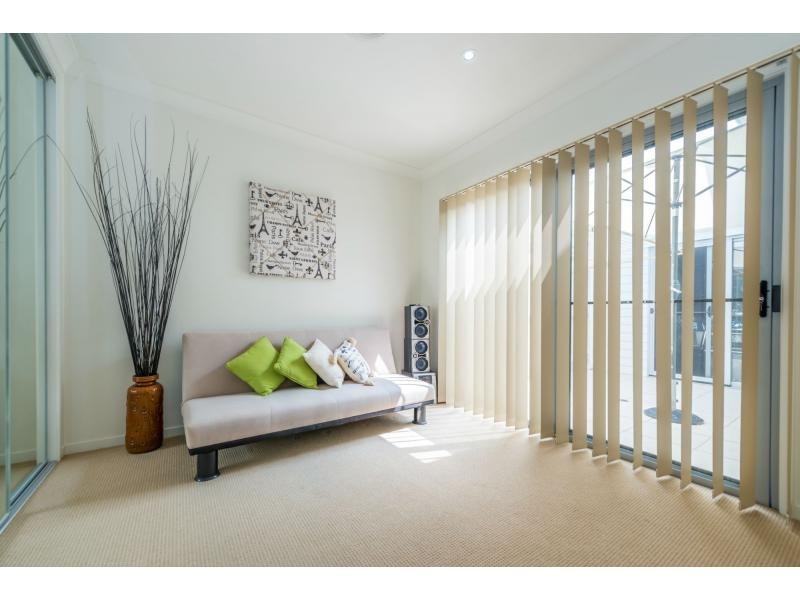 203/1 Halcyon Way, Hope Island QLD 4212