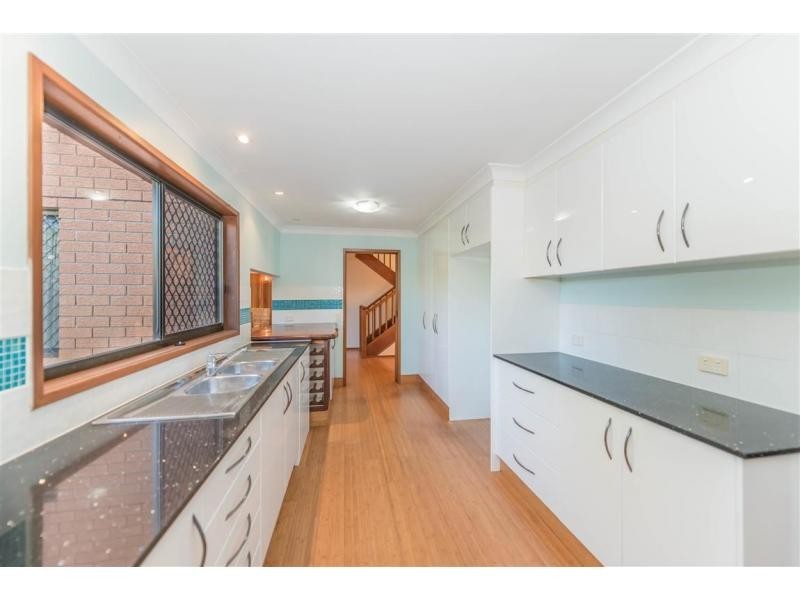 16 Yacht Street, Southport QLD 4215