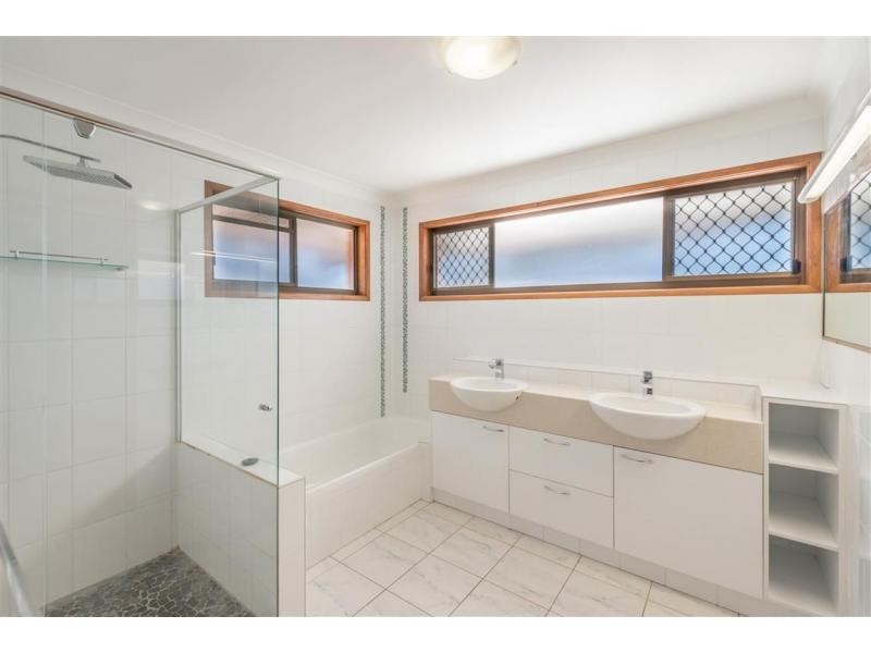 16 Yacht Street, Southport QLD 4215