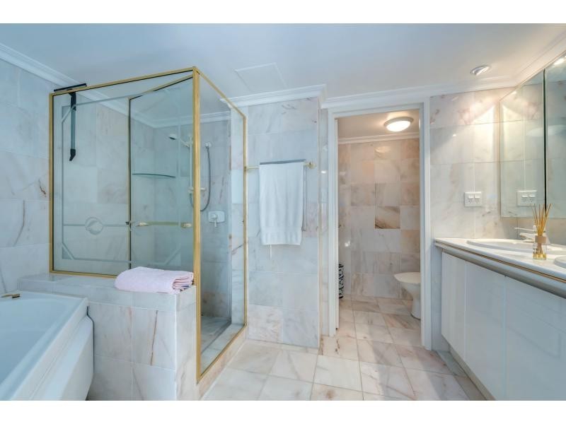 12D/5 Bayview Street, Runaway Bay QLD 4216