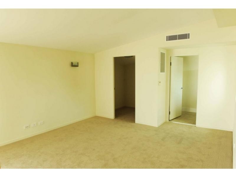 19I/20-28 Bayview Street, Runaway Bay QLD 4216