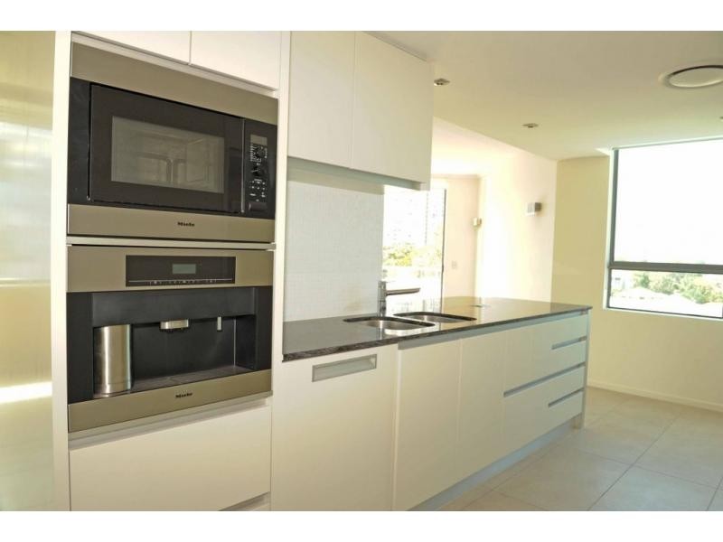 19I/20-28 Bayview Street, Runaway Bay QLD 4216